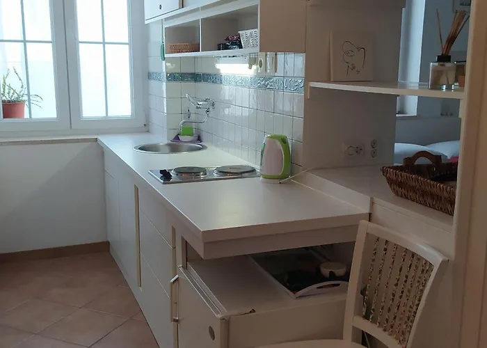 L Apartment *