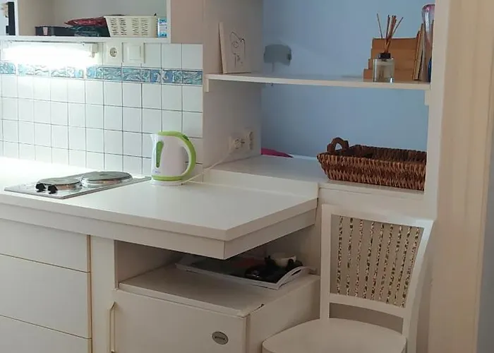 L Apartment *